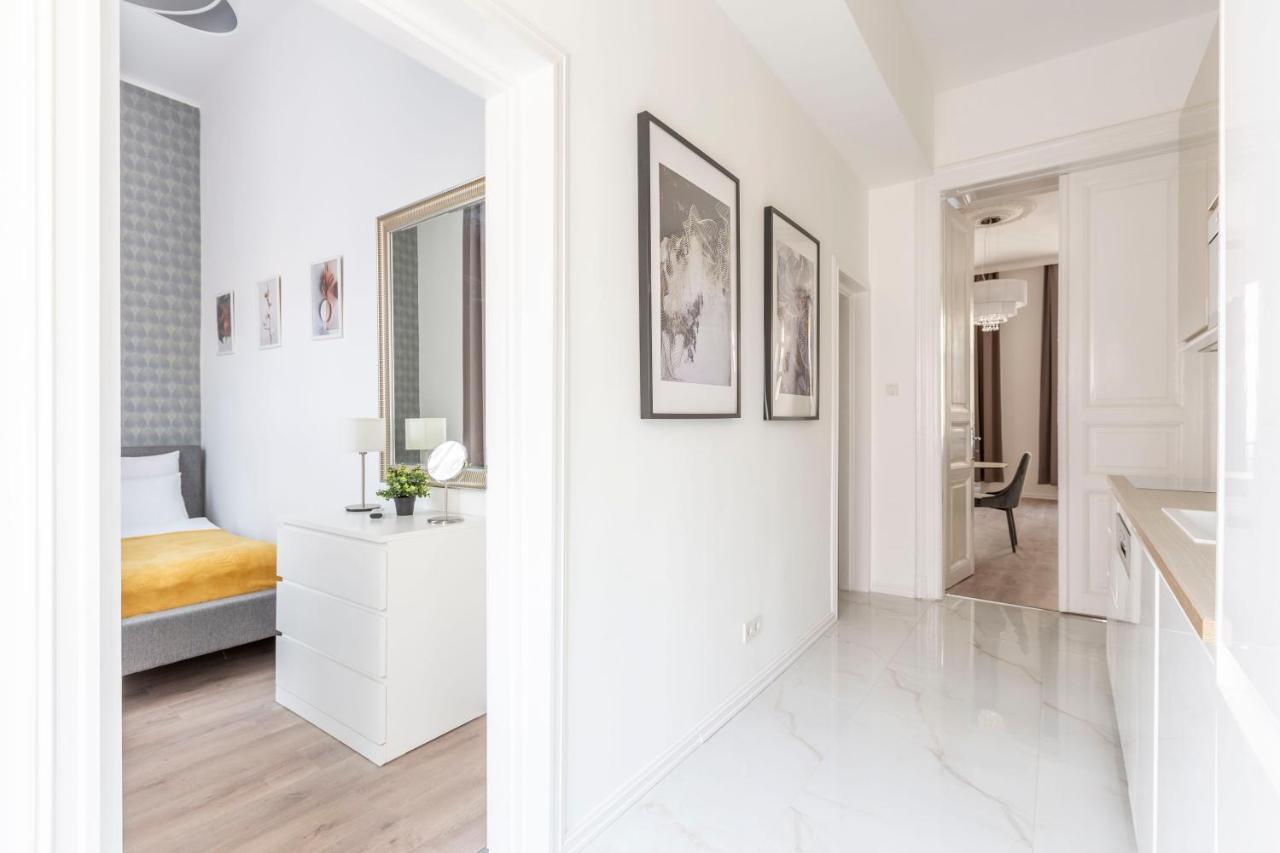 Exclusive Downtown Apartment In The Heart Of Budapest Exterior photo